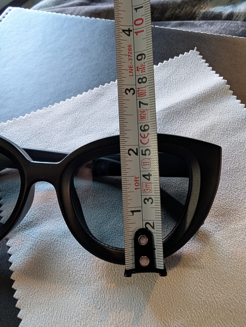 Black Cat-Eye Sunglasses - Picture 6 of 6